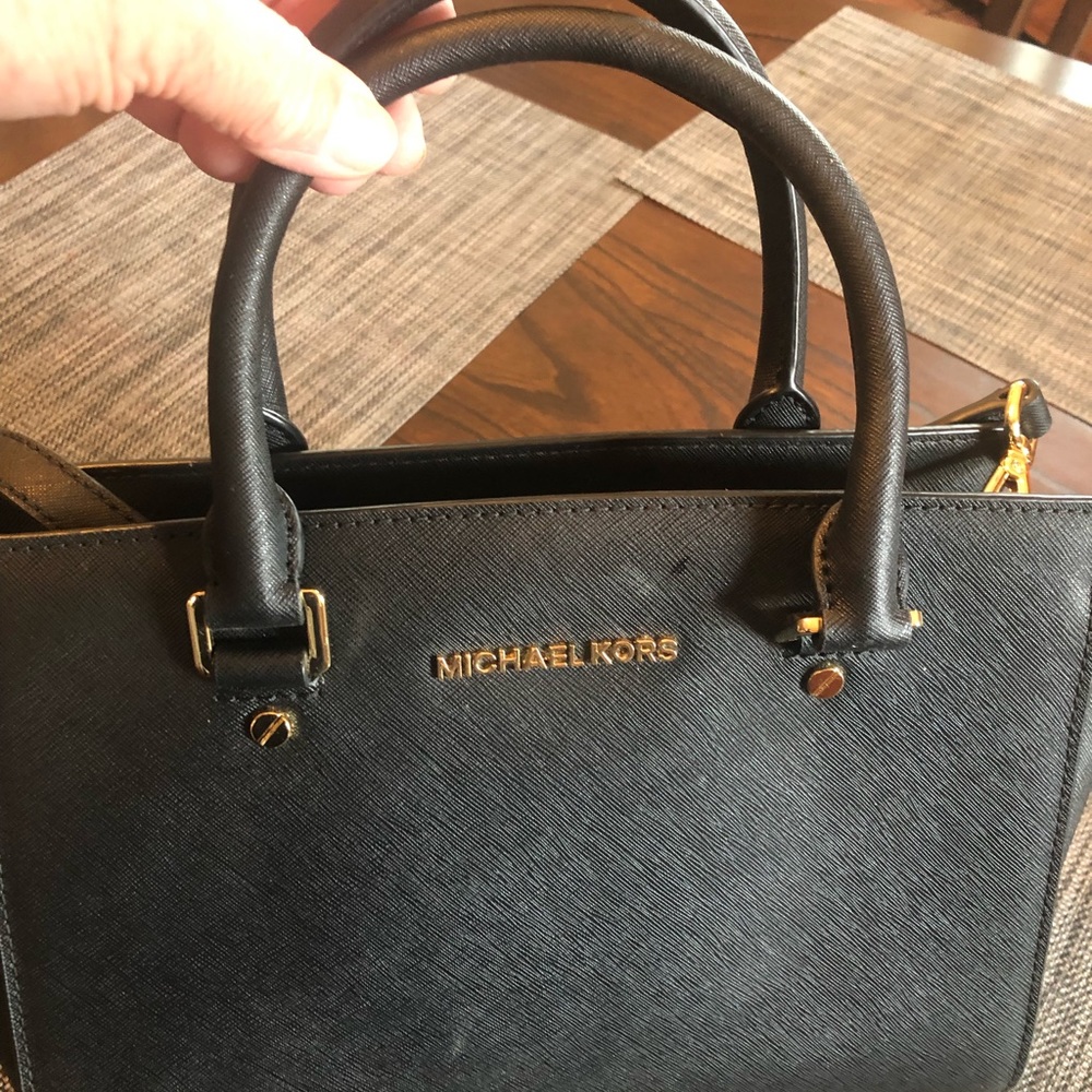 Micheal Kors medium size leather bag